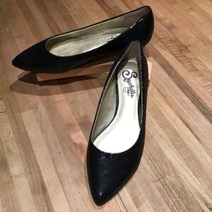 Anthro Seychelles black faux snake skin pointed toe flats. Size 6.5